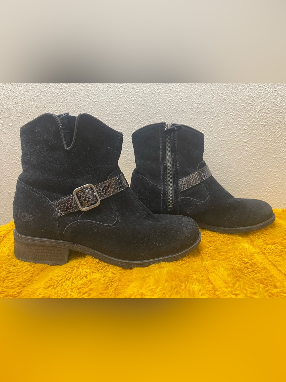 ⁠UGG Australia Milnor Black Suede Snakeskin Strap Ankle Boots Size 9